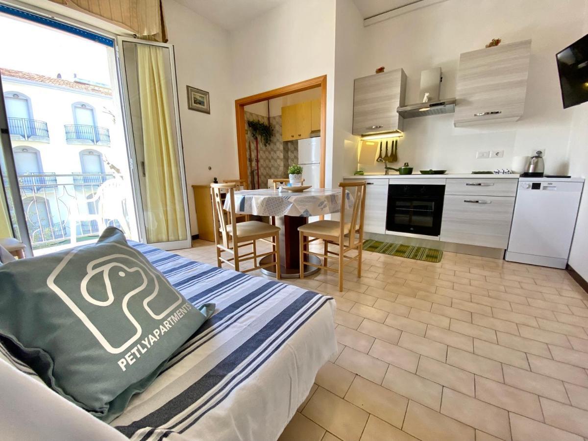 Petlyapartments เบลลาเรีย-อีเจอา มารีนา ภายนอก รูปภาพ